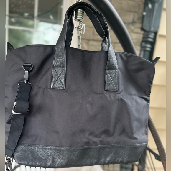 YVES SAINT LAUREN PERFUME BLACK TRAVEL BAG - Picture 10 of 16